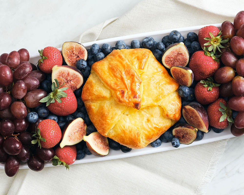 fruit plate with baked brie