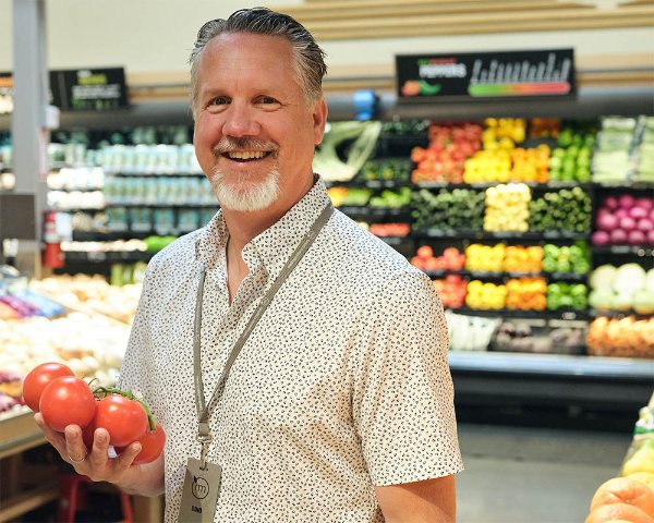 Dino Medica holding tomatoes