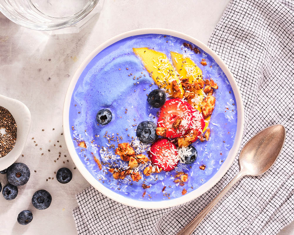 spirulina yogurt bowl