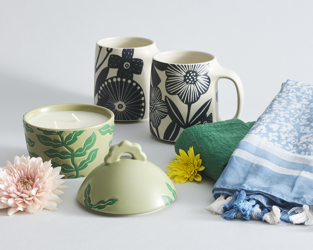 Candles, mugs, and scarves