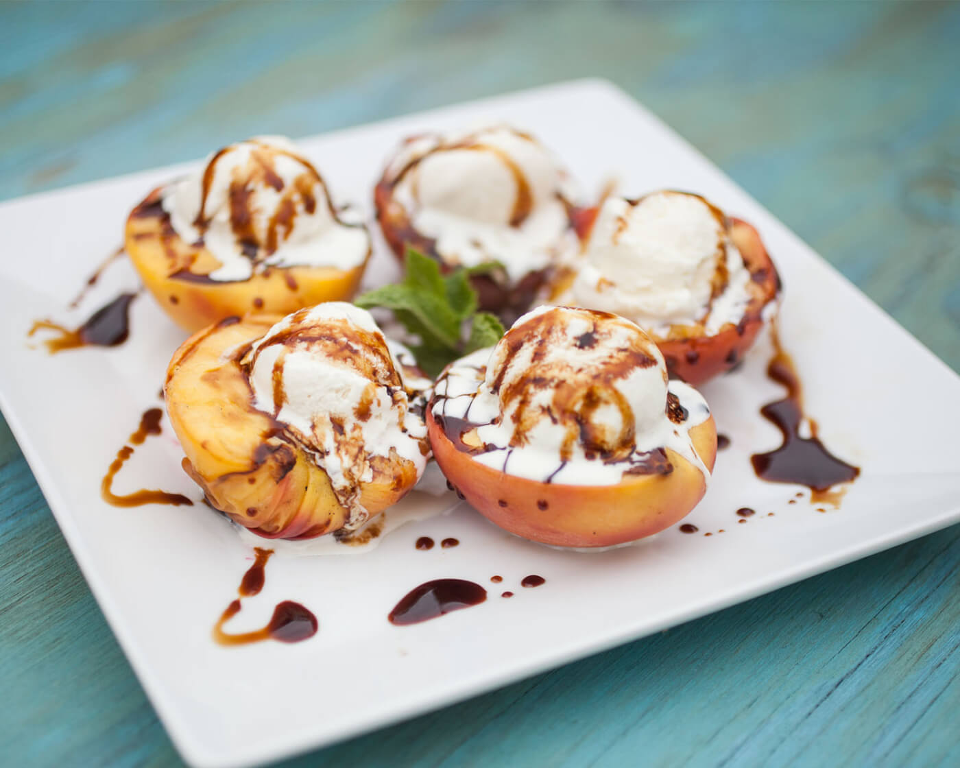 grilled peach ice cream sundae