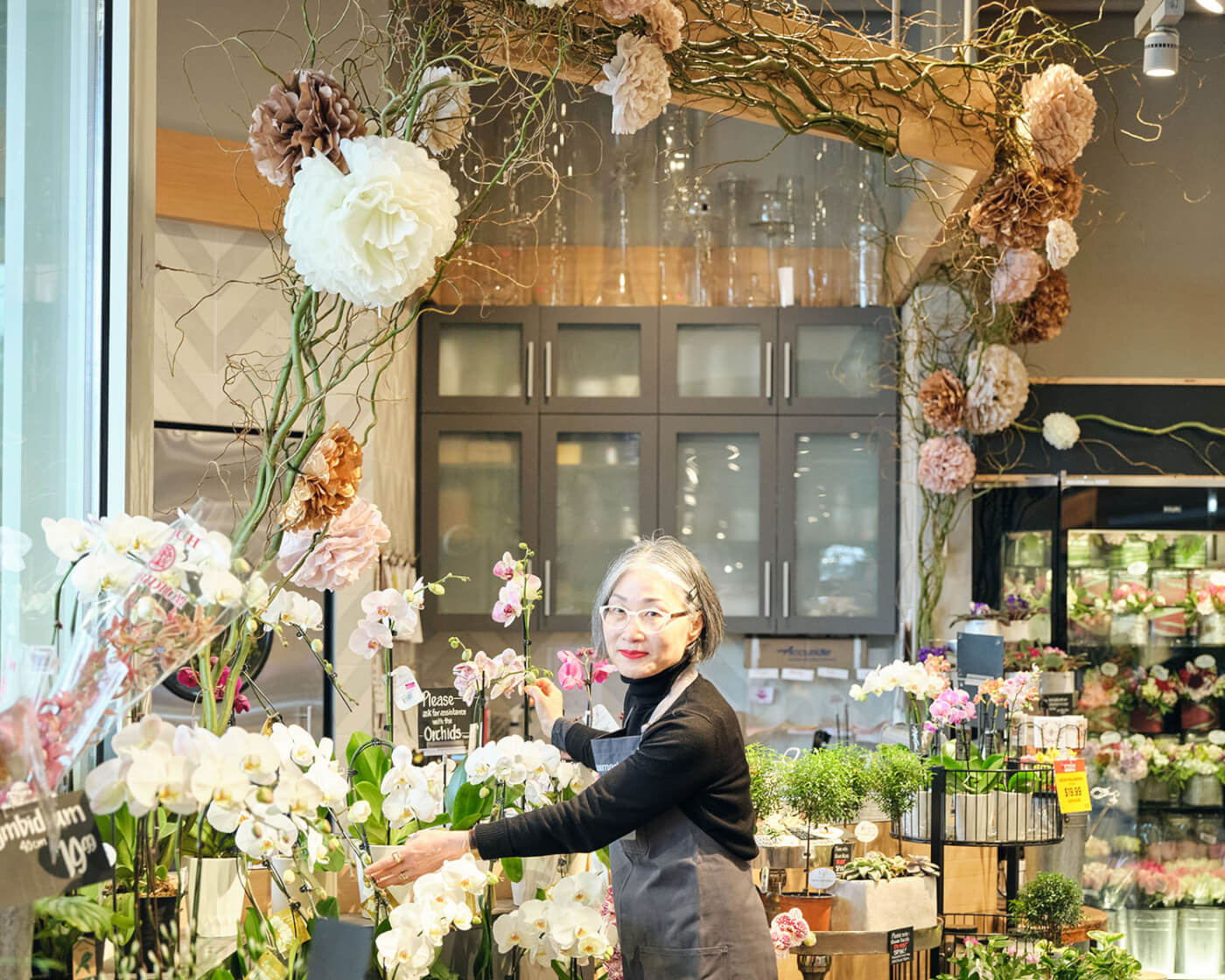 yumi han and her floral arrangements